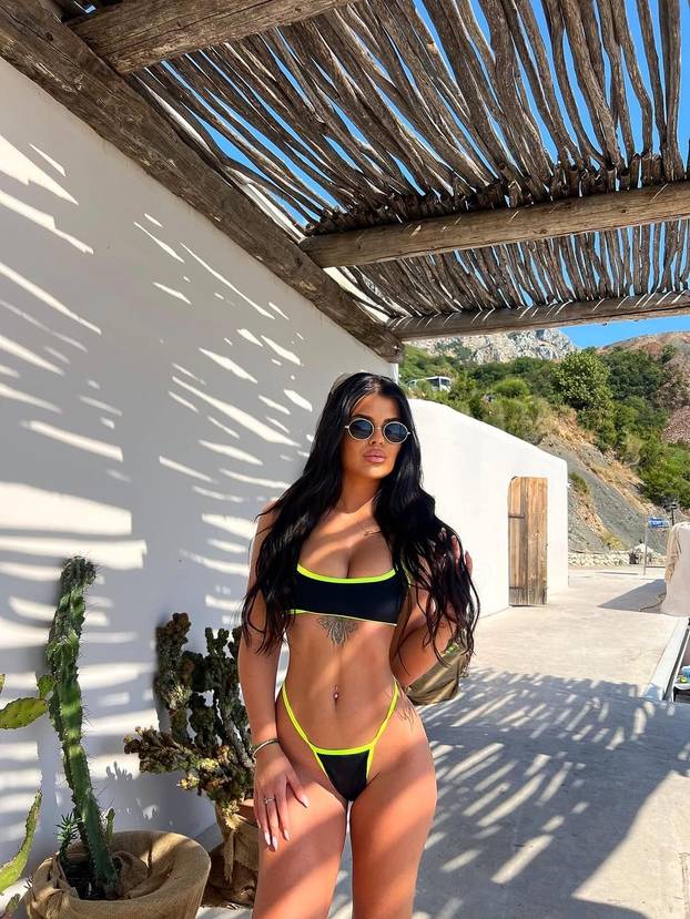 Andreu gledamo u 'Gospodinu Savršenom': Voli putovati, ali i nositi minijaturni bikini i haljine