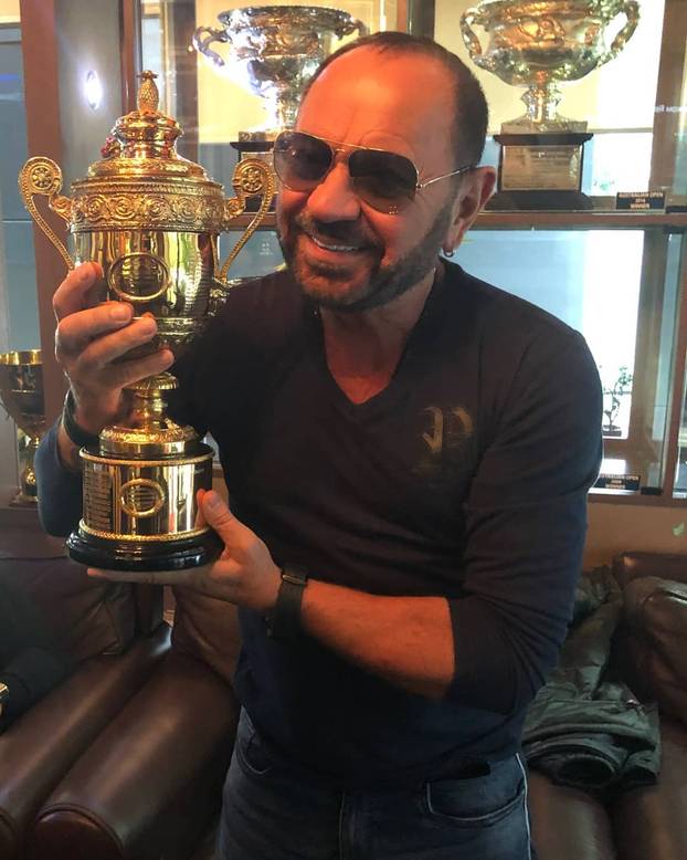 Rijetko tko bi ga prepoznao! Pogledajte kako je popularni Mile Kitić izgledao u mladosti