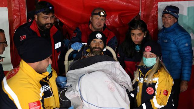 US caver rescued after days-long climb from 1,000 meters deep in Turkish cave