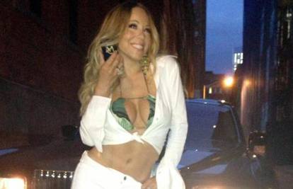 Mariah u raskopčanom topiću otkrila dekolte i utegnut trbuh