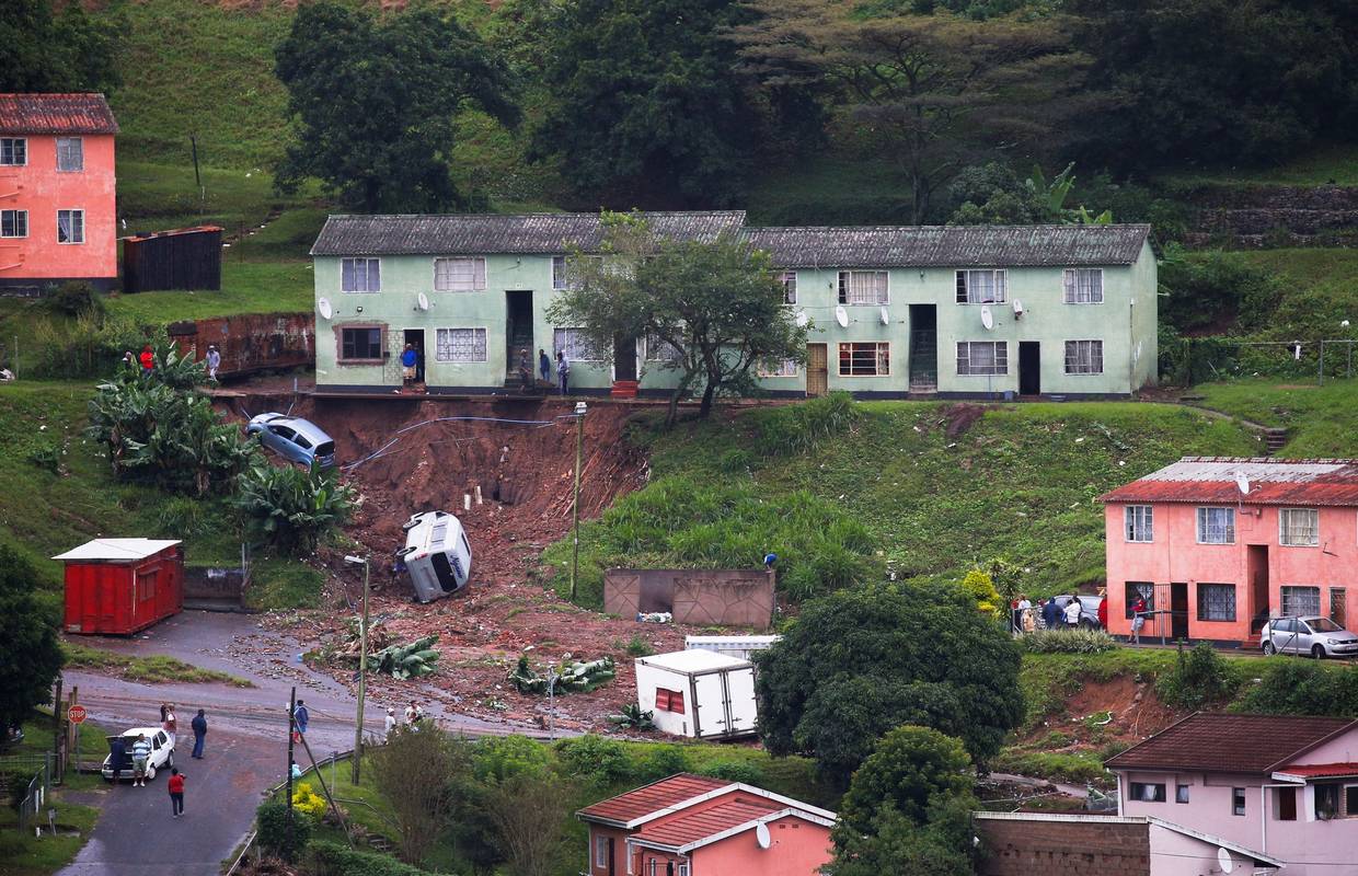Strašne poplave u južnoj Africi, najmanje 430 ljudi poginulo