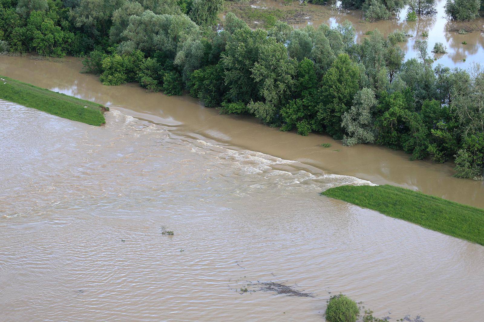 Osma godišnjica katastrofalne poplave u Gunji - Pogled iz zraka