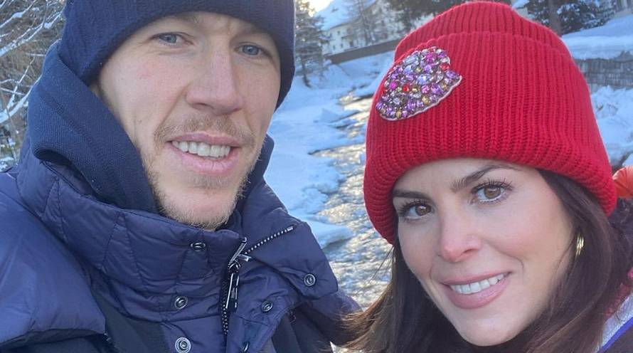 Ivan Perišić uživa s obitelji na skijanju, supruga Josipa fotkala selfie, a djeca skijala u tunelu