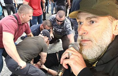 Na prosvjed došao s nožem i Molotovljevima, član je grupe koja podržava Franciškovića
