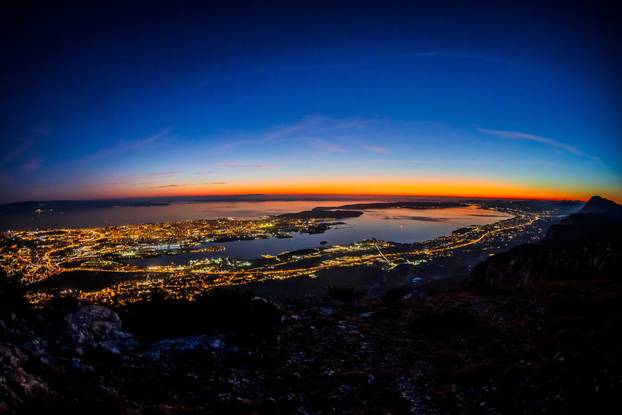 Bajkoviti zalazak sunca iznad Kozjaka