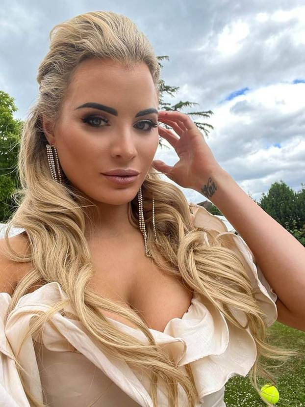 FOTO Koja je koja? Zaludila je muškarce u Playboy kući, a onda se pojavila i blizanka...