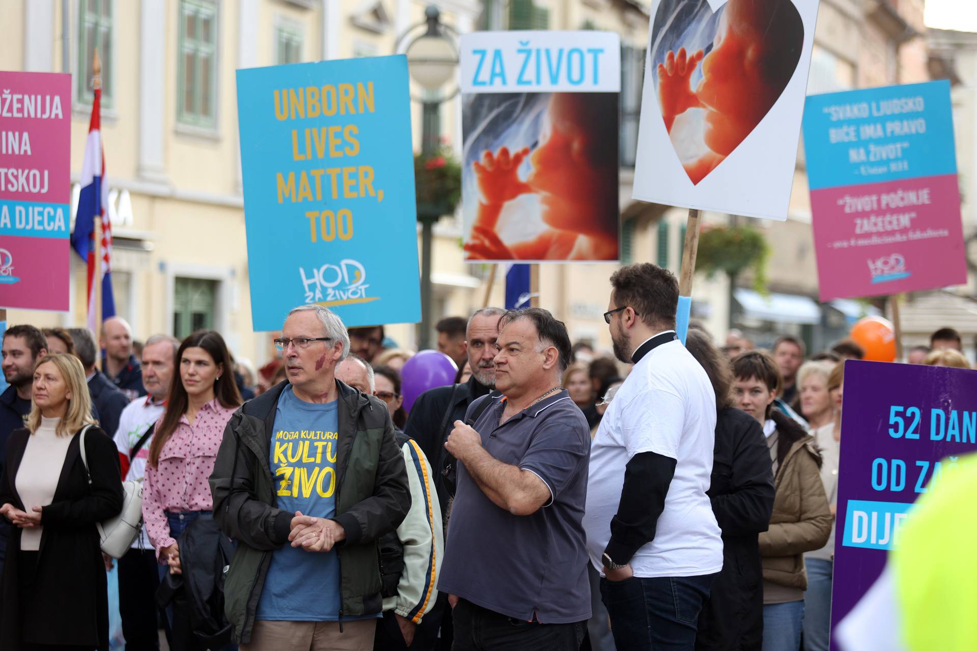 Rijeka: Održan Hod za život, pratili ih prosvjednici