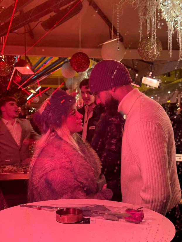 FOTOEKSKLUZIV Joško Gvardiol grlio plavokosu damu u Zagrebu