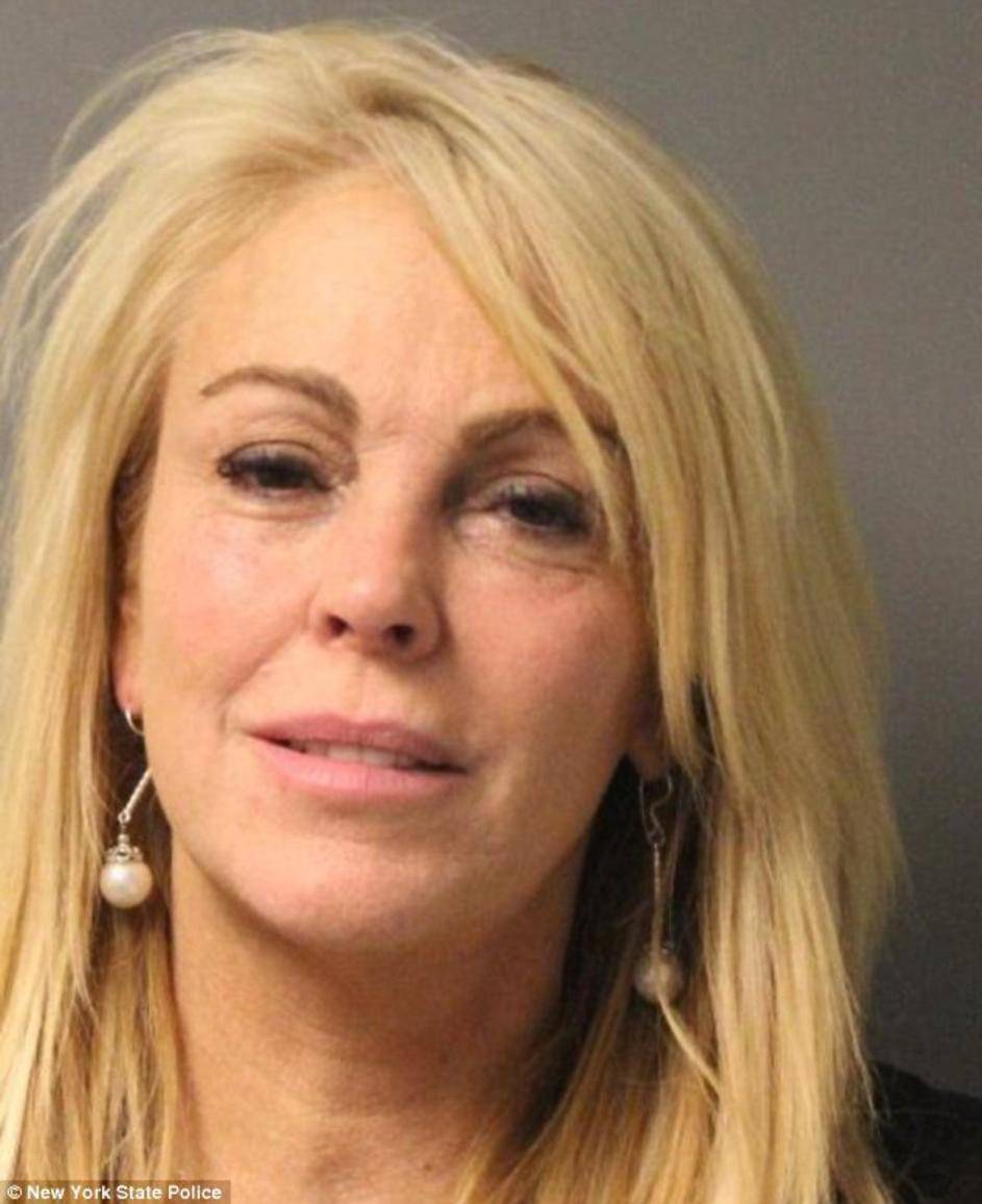 Vozila automobil pijana: Majku Lindsay Lohan privela policija