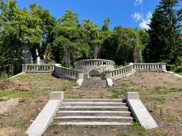 FOTO Bili smo u zapuštenoj vili koju su gradili za upravitelja imanja baruna Raucha 1910.