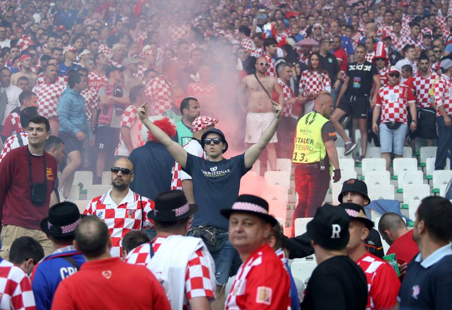 Huligani u St. Etienneu šokirali svjetske medije: Ovo je žalosno