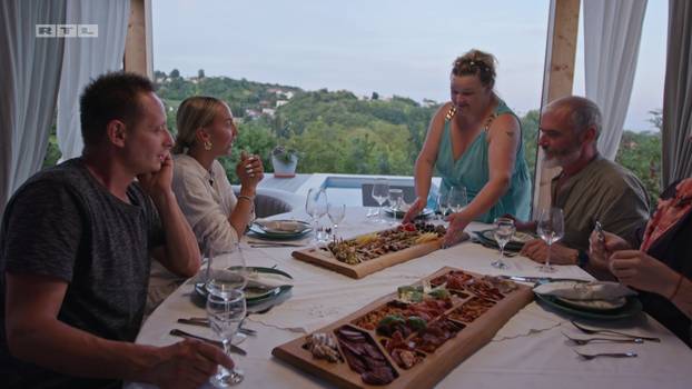 FOTO Tko je Lukrecia koja se u Večeri za 5 kupala u tangicama?