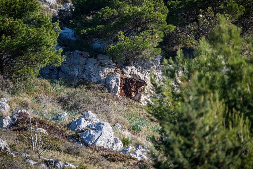 Stijena se odlomila i pala na kombi na magistrali kod Dubrovnika