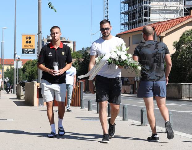 Šibenik: Kod spomenika na Baldekinu obilježena 33. obljetnica smrti Dražena Petrovi?a