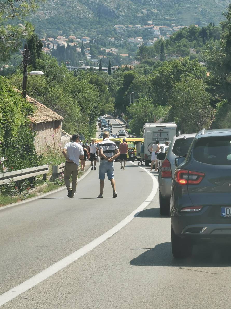 Auto i motor sudarili se kod Dubrovnika, dvoje u bolnici