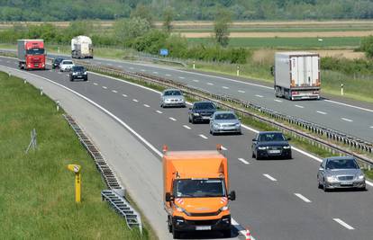 Policija uhvatila tri bjegunca! Probili rampu u Slavoniji i dali se u bijeg, bacali drogu iz auta?