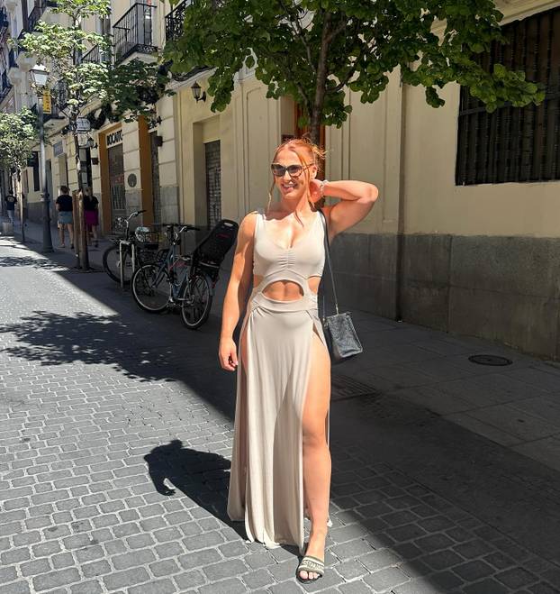 FOTO Ona može sve! Bacala je kuglu pa postala 'kraljca leda', a sjajnom figurom golica maštu