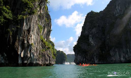 Ha Long Bay - zaljev silazećeg zmaja i pravo čudo prirode