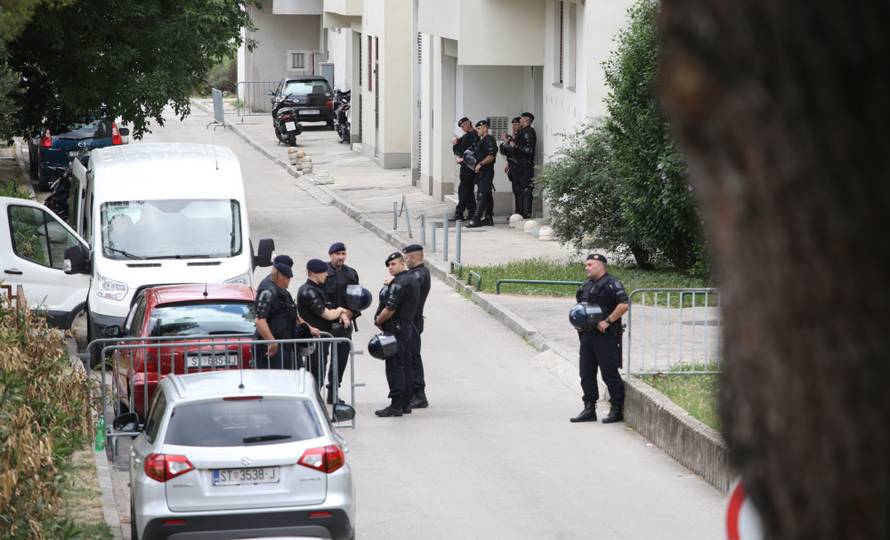 Dramatične scene usred Splita: Ovršili Cesarea (9), dali ga ocu