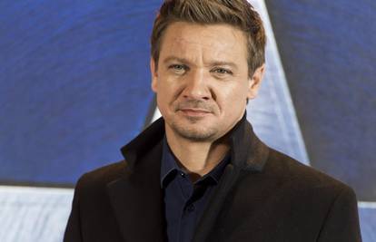 Glumio je superjunaka: Jeremy Renner polomio je obje ruke