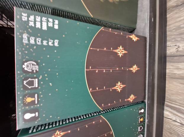 FOTO Još 92 dana do Božića, a ukrasi već stigli: Tko požuri, birat će među pravom raskoši