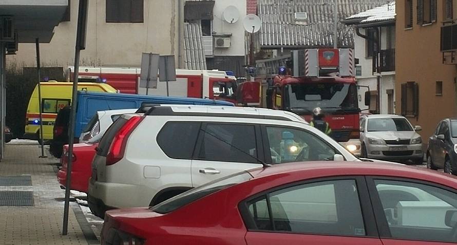 Drama: Ugašen požar na kući, vlasnika su prevezli u bolnicu