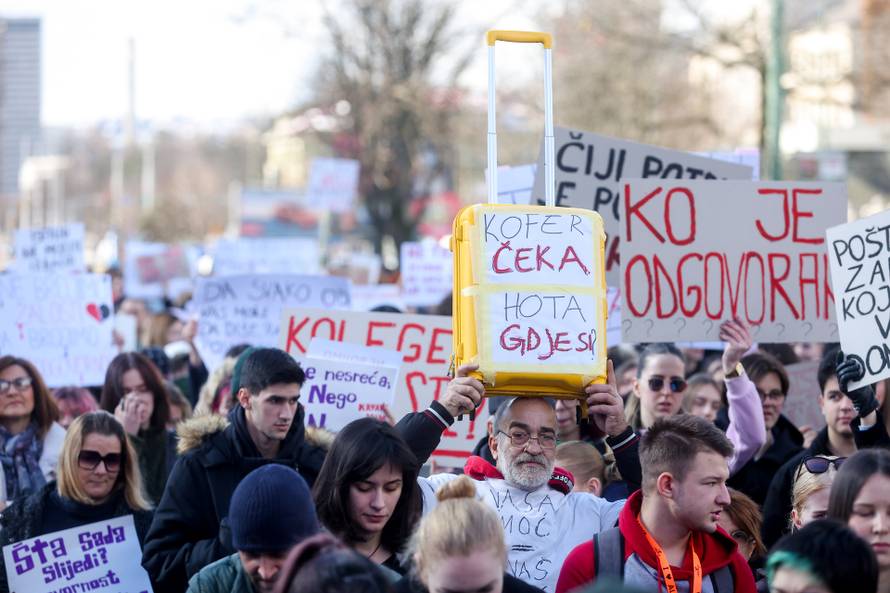 Prosvjedi u Sarajevu se nastavljaju, traži se pravda za poginulog mladića i ozlijeđene u tramvajskoj nesreći