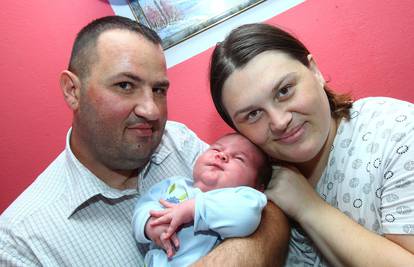 Dječaci ostali bez majke: Željku nakon smrti supruge pomažu škola i rukometaši iz Novske