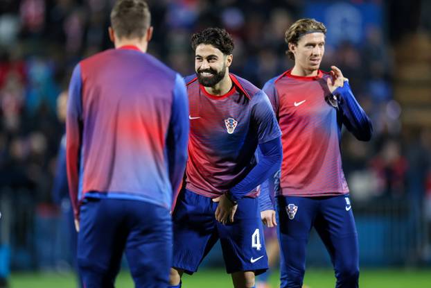 Zagrijavanje nogometaša uoči početka utakmice Hrvatske i Gibraltara u kvalifikacijama za FIFA Svjetsko prvenstvo