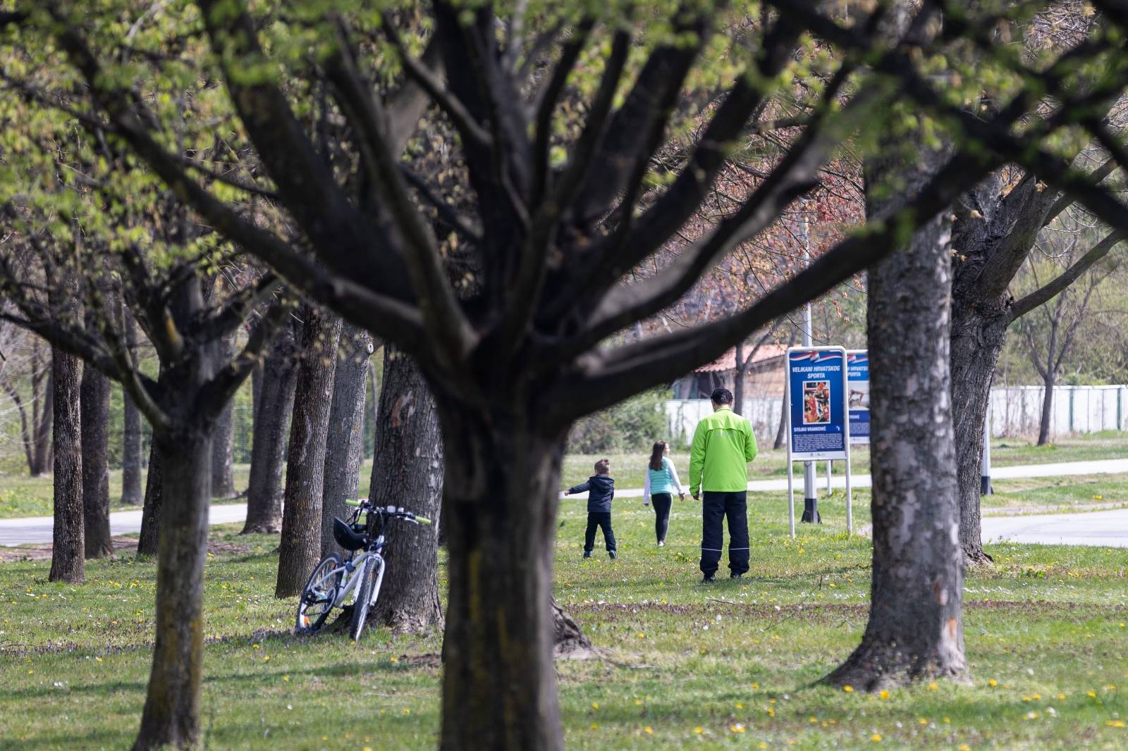 Zagreb: Mali broj rekreativaca i šetača na Jarunu