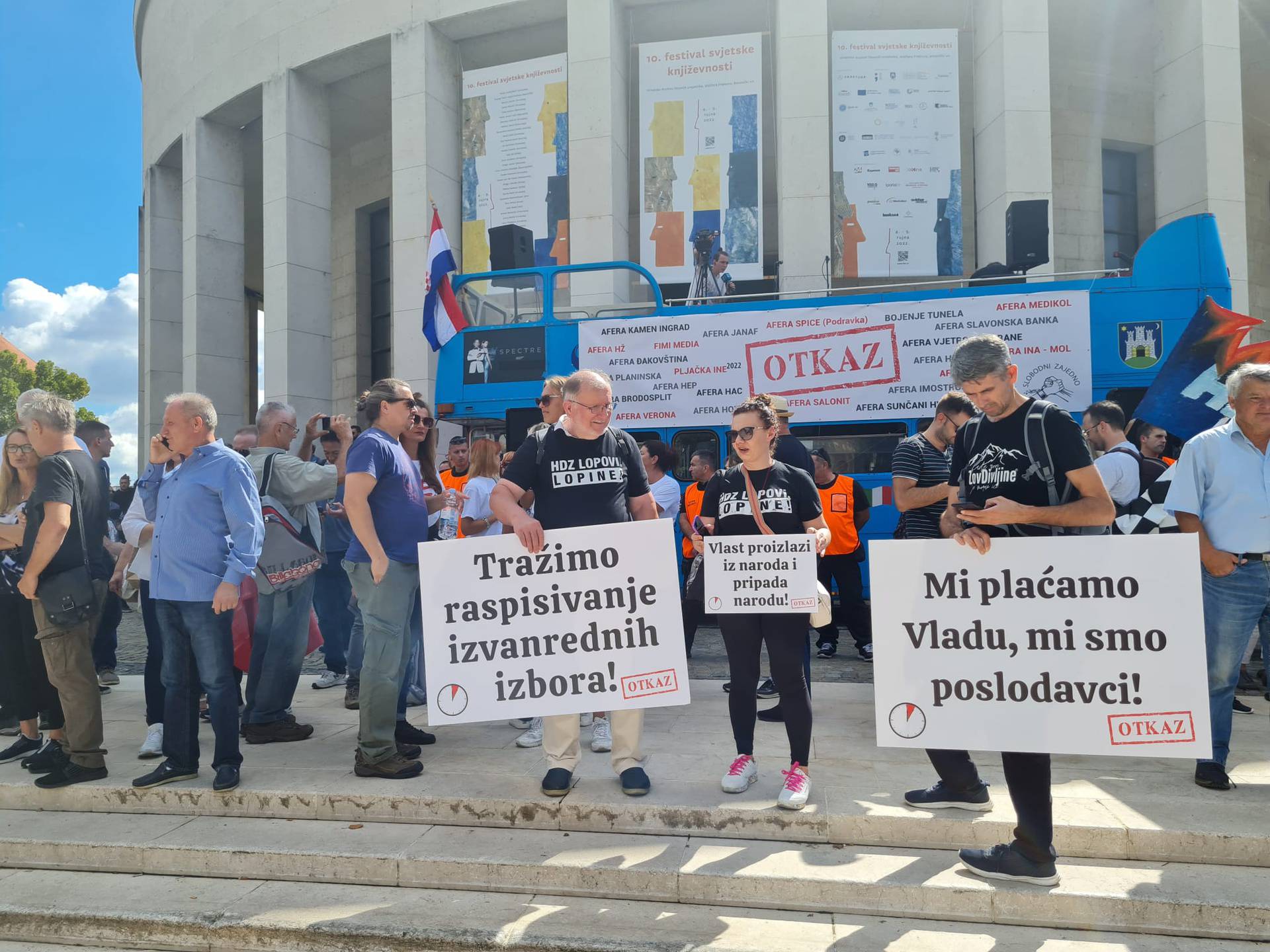 FOTO Pogledajte što je uhićeni maloljetnik donio na prosvjed, već je otprije poznat policiji