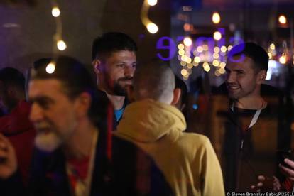 Zagreb: Reprezentativci nakon dočeka na Trgu proslavili u kavani Johann Franck 