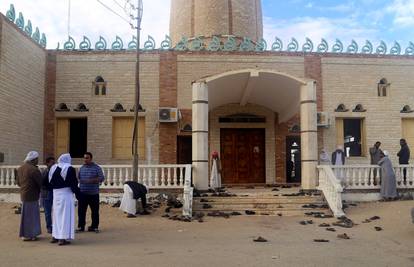 Ubili preko 300 ljudi: Napadači na džamiju nosili zastavu IS-a