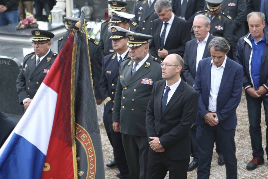 Imotska krajina oprostila se od svoga komodora Ivice Tolića