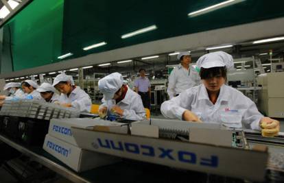 Foxconn je pod povećalom, opet povisili plaće radnicima