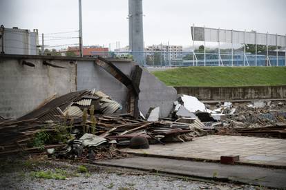 FOTO Pogledajte kako polako nestaje naš kultni stadion. Bageri i rušenje prije obnove...