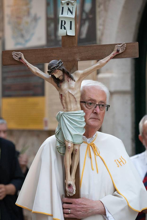 Dubrovnik: Svetom misom i procesijom obilježeno Tijelovo