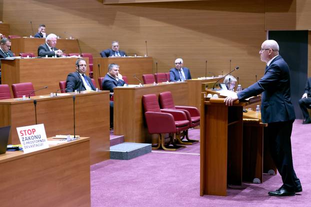 Zagreb: Sabor raspravlja o paketu građevinskih zakona