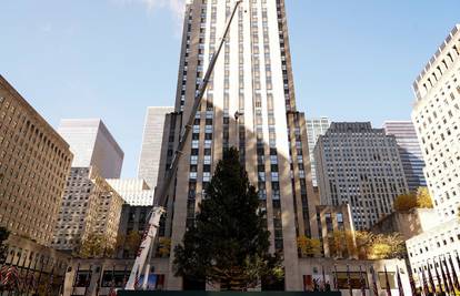 FOTO Božićno drvce stiglo pred Rockefeller centar u New Yorku! Krije dirljivu obiteljsku priču