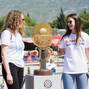 Split: Navijači Hajduka fotografiraju se s peharom Rabuzinovo sunce