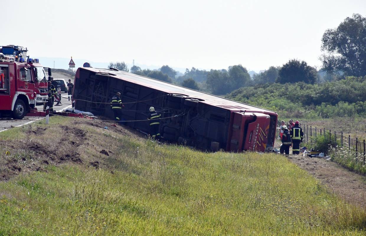 Preminulo deset ljudi, preko 30 je u bolnici. Poginuo je drugi vozač, koji nije vozio autobus...