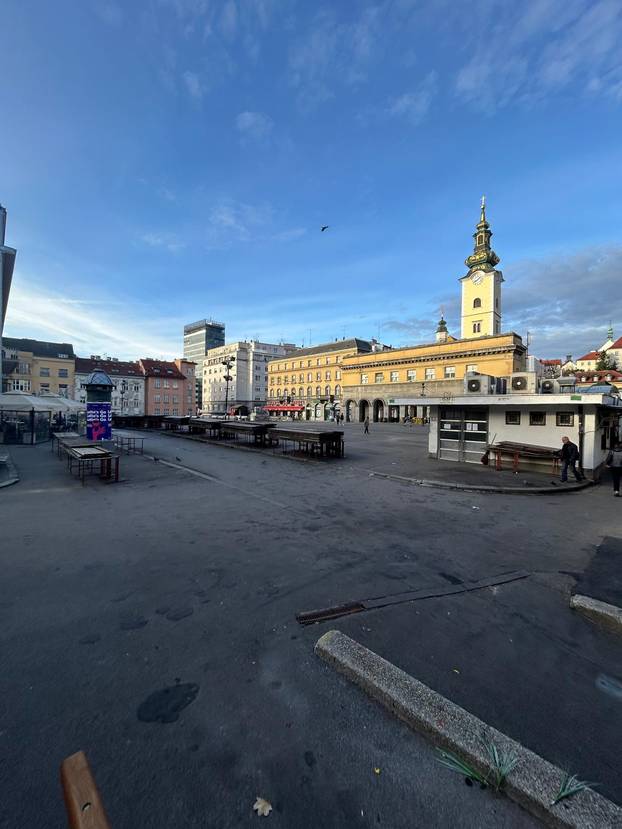 FOTO Dolac izgleda sablasno: S platoa su maknuli sve štandove