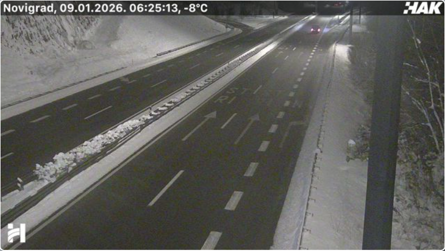 Zaledio vam se auto? Evo što niti slučajno ne smijete raditi