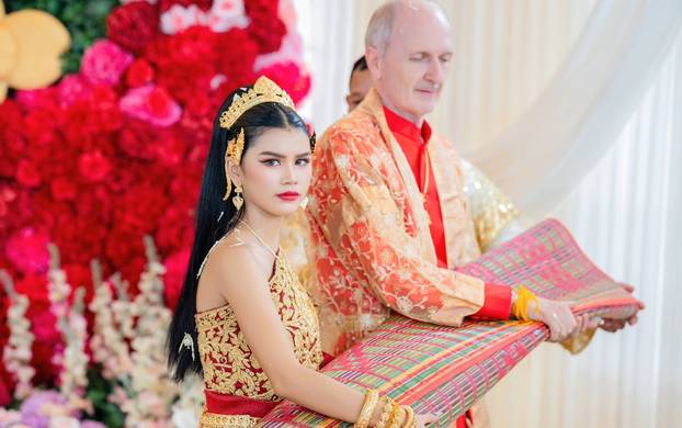 EKSKLUZIVNO Ovako je izgledala svadba Hrvata i 49 godina mlađe Kambodžanke