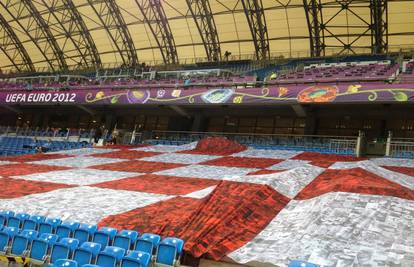 Najveća hrvatska navijačka zastava spremna za Talijane