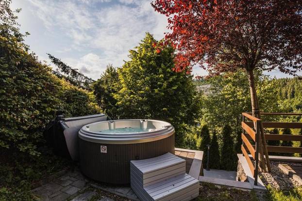 FOTO Vila s pogledom na jezero u Fužinama je sve što nam treba za savršeni proljetni odmor