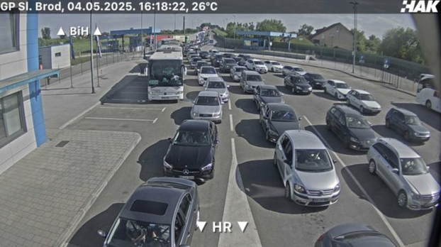 FOTO Kilometarske kolone i zastoji na autocestama. Na granicama višesatna čekanja