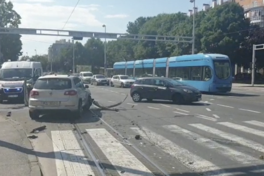 Prometna nesre&cacute;a na kri&zcaron;anju u Zagrebu na Poljanicama