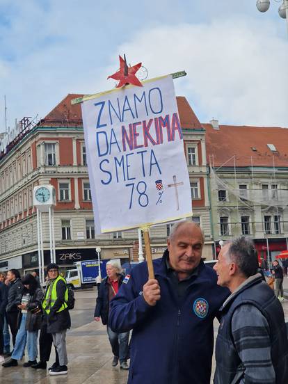 Molitelji ponijeli i transparente: 'Dokle će manjina j***t većinu'