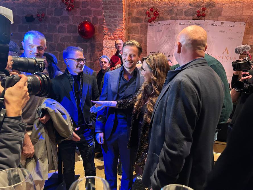 VIDEO Koje ćete vino? Ma daj mi ono Rakitićevo! Igrač Hajduka postao vinar, Raquel zablistala